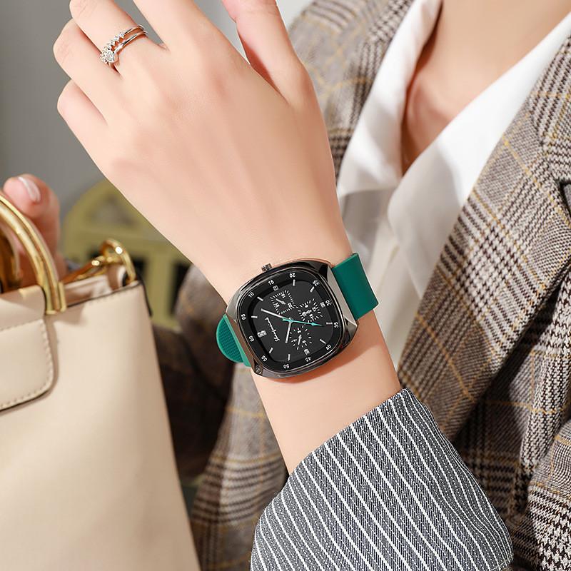 Classic Ladies Quartz Watch With Diamond Accents And Silicone Strap For Casual Wear