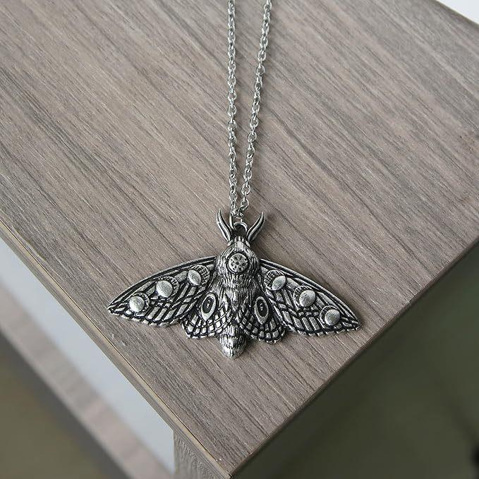 Exquisite Carving Ancient Silver Deathhead Moth Pendant Necklace for Women Men Gothic Punk Halloween Jewelry Accessories Gifts