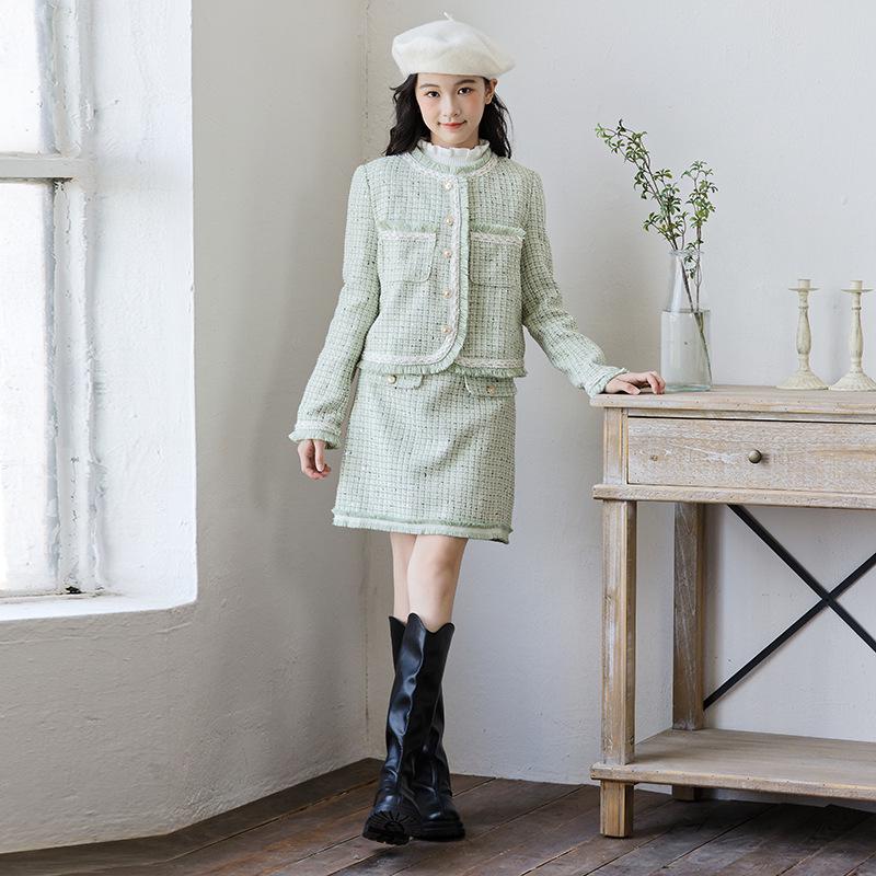 2025 Girls' Spring Autumn Stylish Three-Piece Set: Sweater and Skirt