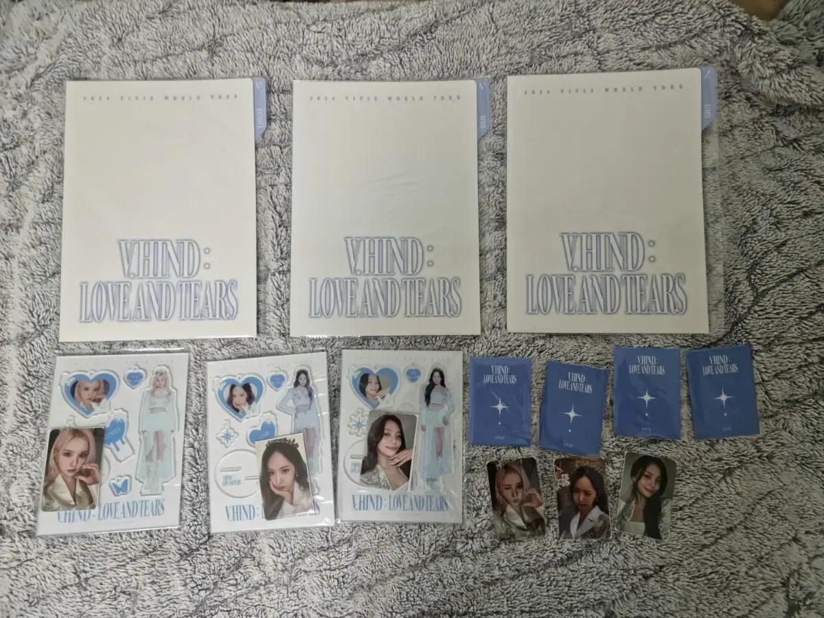 

VIVIZ concert merchandise