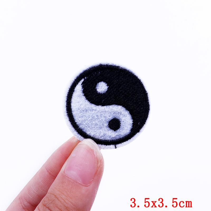 Personality Skull Embroidered DIY Punk/Rock Patch Iron On Patches For Clothing thermoadhesive Patches For Clothes Badge Decor