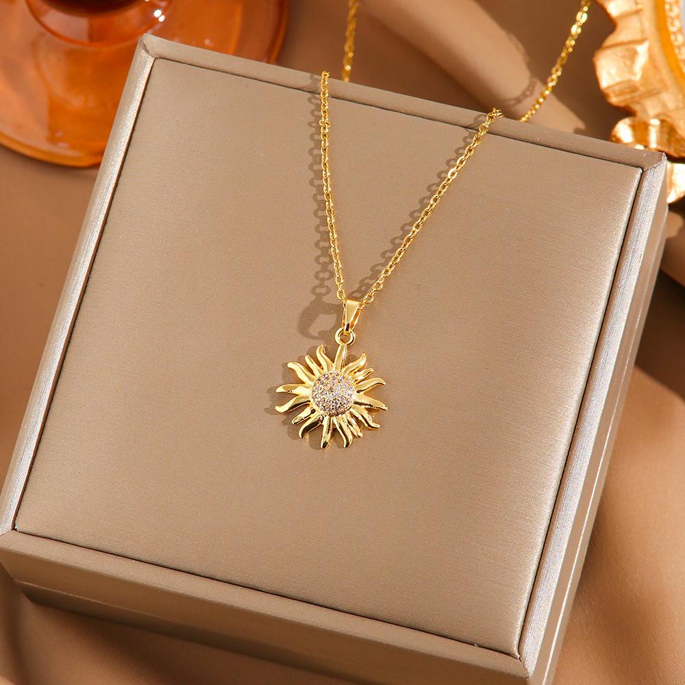 Four Leaf Clover Pendant Necklace For Women Fashionable Zircon Crystal Adjustable Chain Delicate And Versatile Jewelry