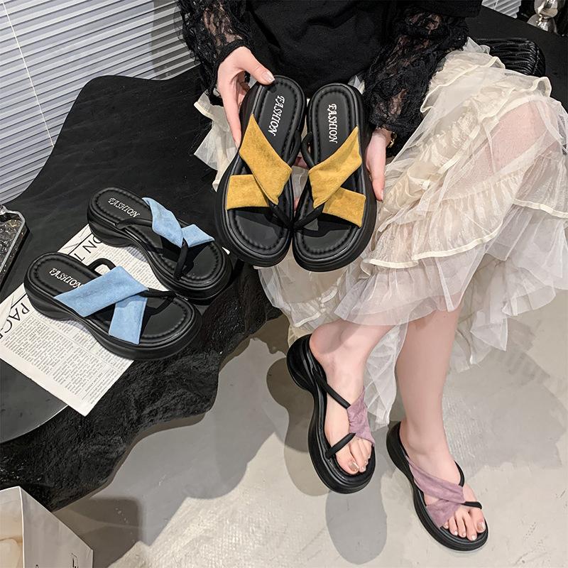 Fashion Beach Casual Slippers 2025 Summer New Fashion Women's Thick Bottom Korean Version Simple Versatile Comfortable Soft sole Sandals