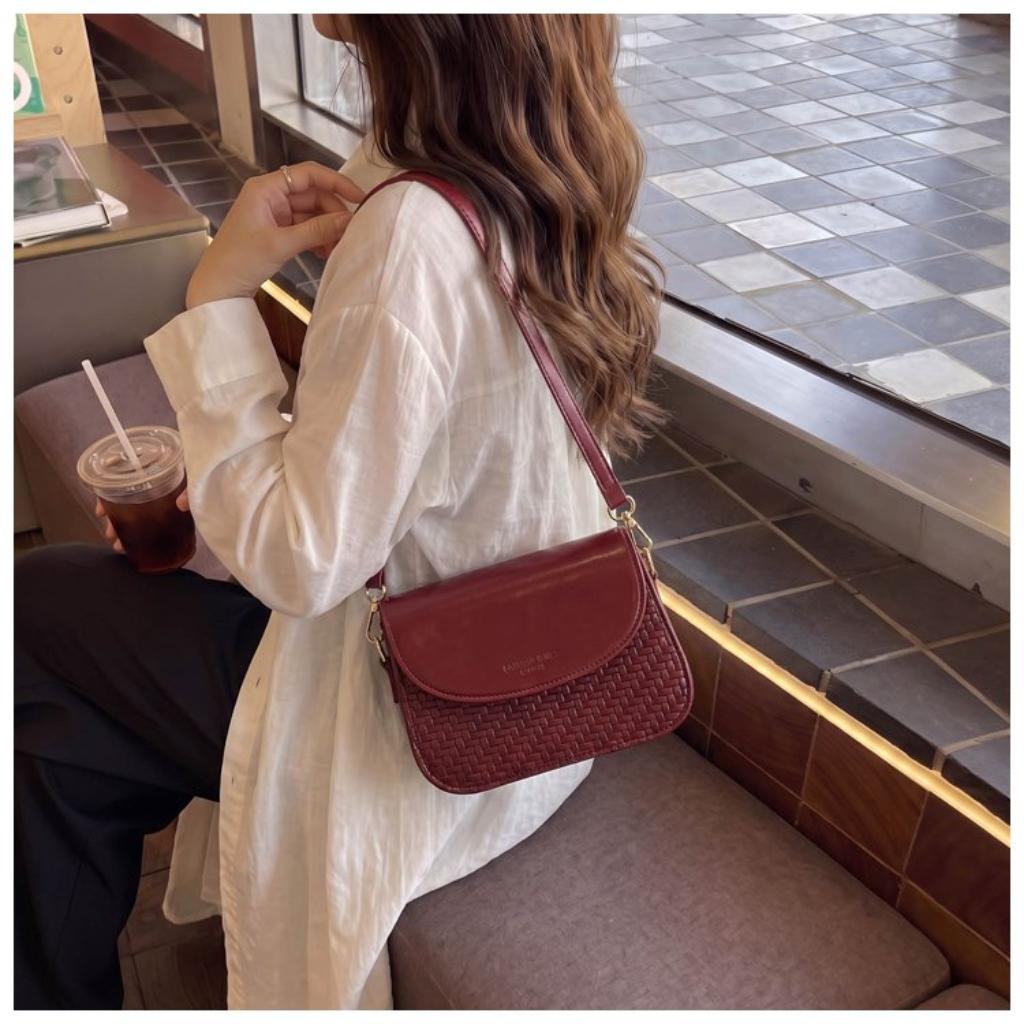 Xeie Thuk Crossbody Bag Women PU Adjustable Strap Daily Commute