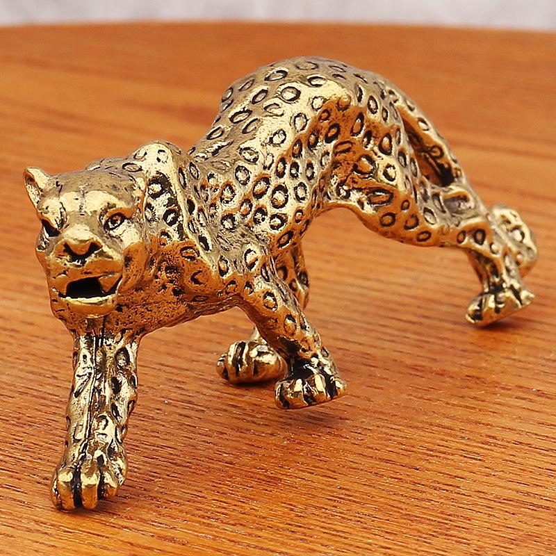 

Retro Brass Leopard Figurine: Antique-Style Copper Decor for Office or Home