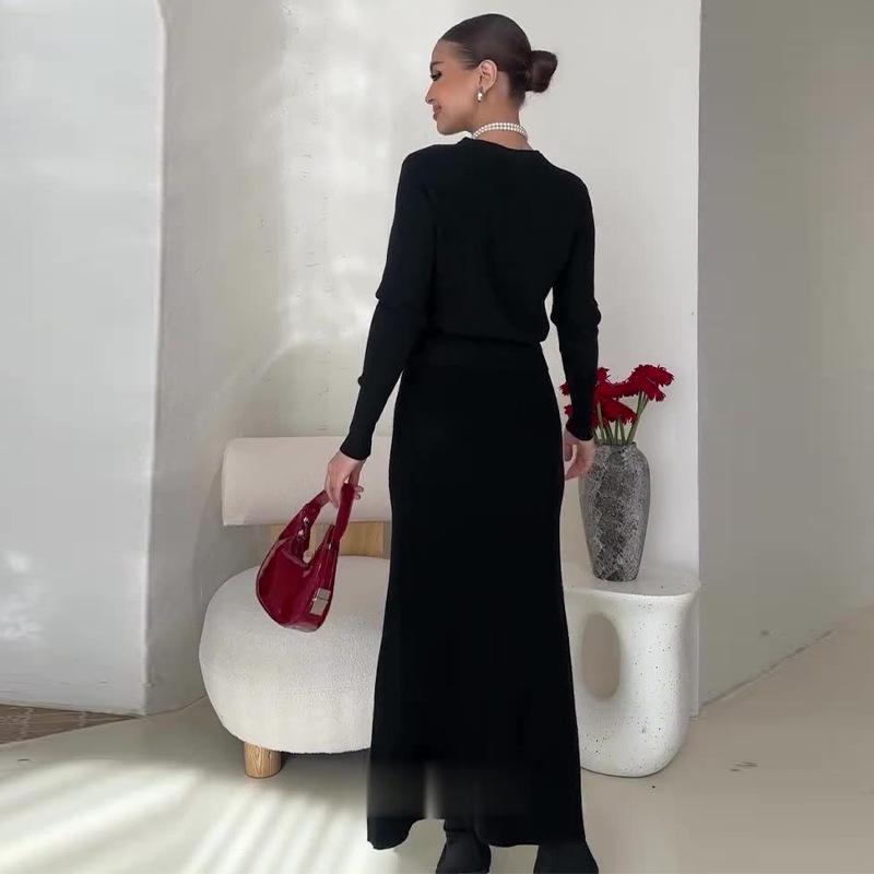 2024 Autumn Women's Solid Color Slim-Fit Knitted Top & Skirt Set