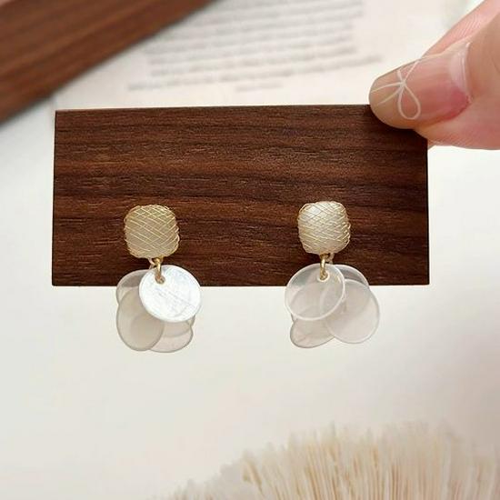 Silver Needle Cat's Eye Stone Shell Stud Earrings: Summer Seaside Style Fashionable High-End Women's Jewelry.