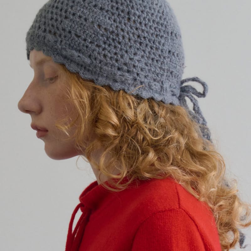 TINKNIT Virkad ribbstickad mössa_kräm/kol