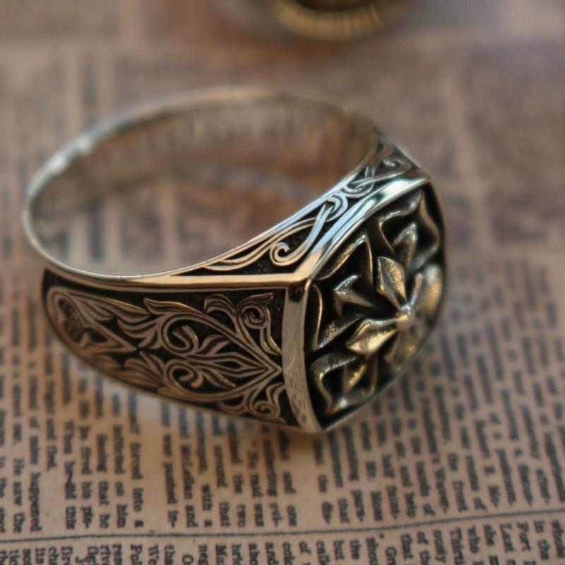 Vintage Thai Silver Four Leaf Clover Ring For Men Personality Versatile Cross Heart Grass Pattern Finger Jewelry Adjustable Ring