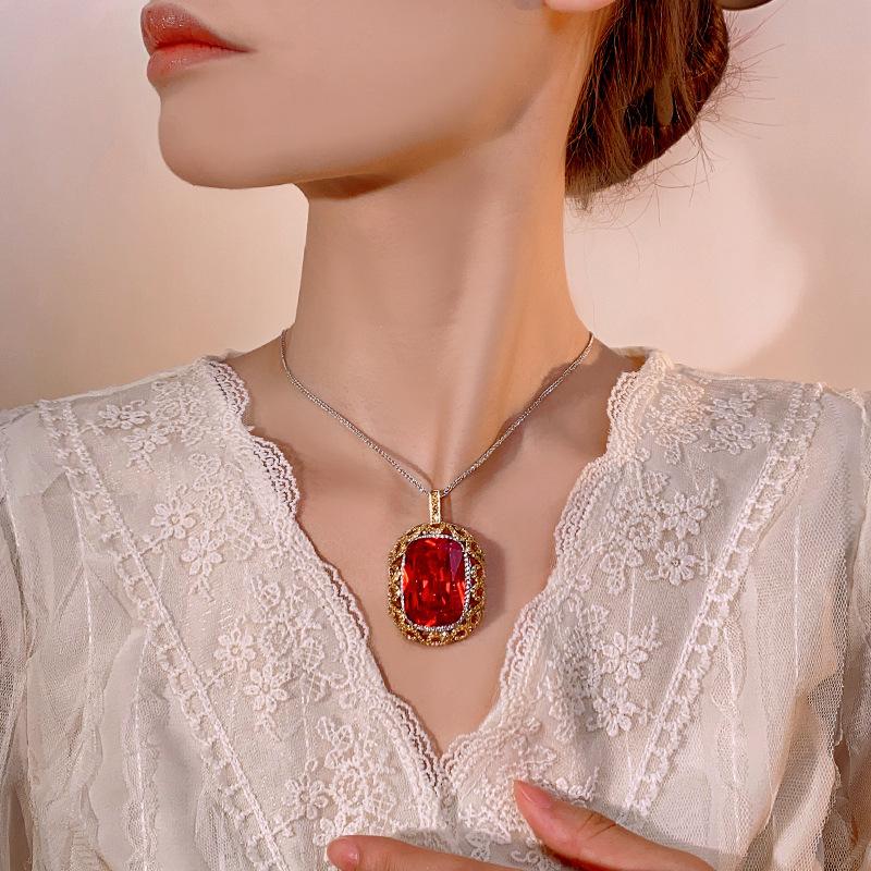 New Huabi Jewelry Copper Bottom Gold-plated Simulation Color Treasure Orange Hollow Pendant Necklace Stone 20 * 28