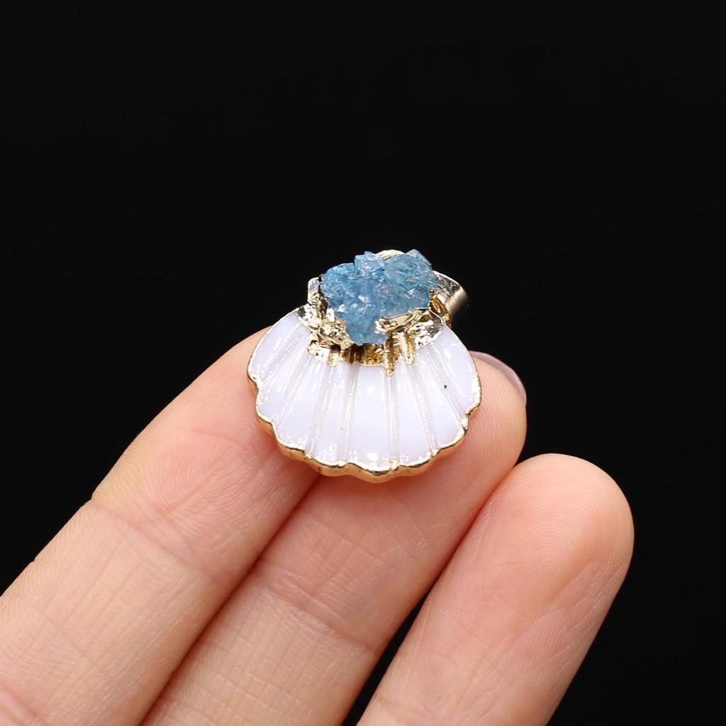 1Pc Natural Shell Pendant 20x23mm Golden Plated White Scallop Shell With Raw Crystal Stone Charm for DIY Necklace Jewelry Making