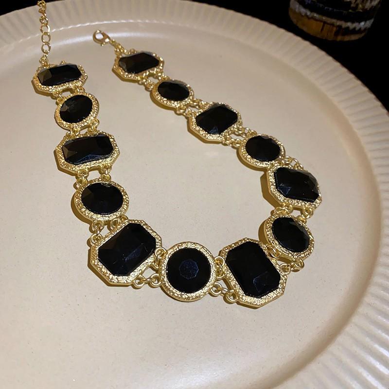 Vintage Rhinestone Flower Heart Necklace - Elegant Retro Clavicle Chain, Light Luxury Style