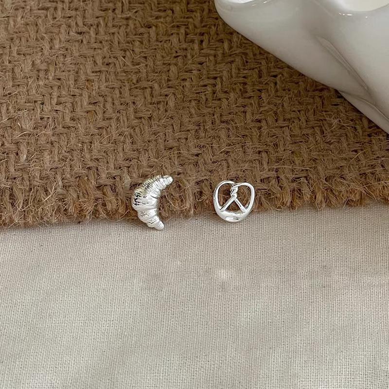 Mini Croissant Stud Earrings For Women Cute Bread Earrings Classic Fine Jewelry Gift