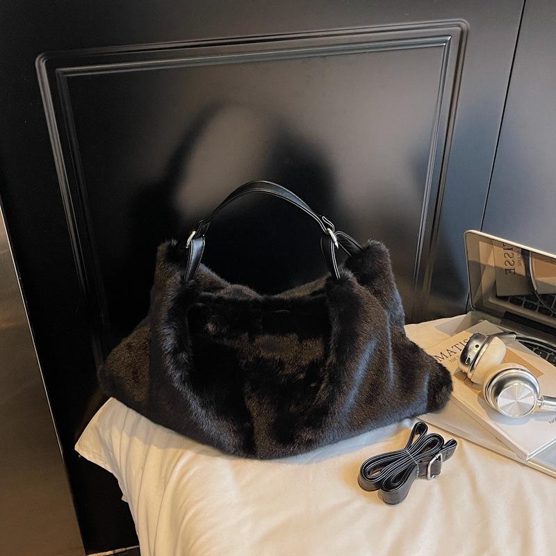 Plush Bag Women's New Autumn and Winter Fashion Niche Fluffy Shoulder Bag Fluffy Messenger Bag