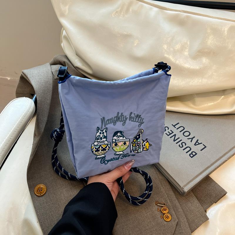 Niche Design Casual Simple Personality Fashion Women's Shoulder Messenger Bag 2025 Autumn New Foreign Style Bucket Bag