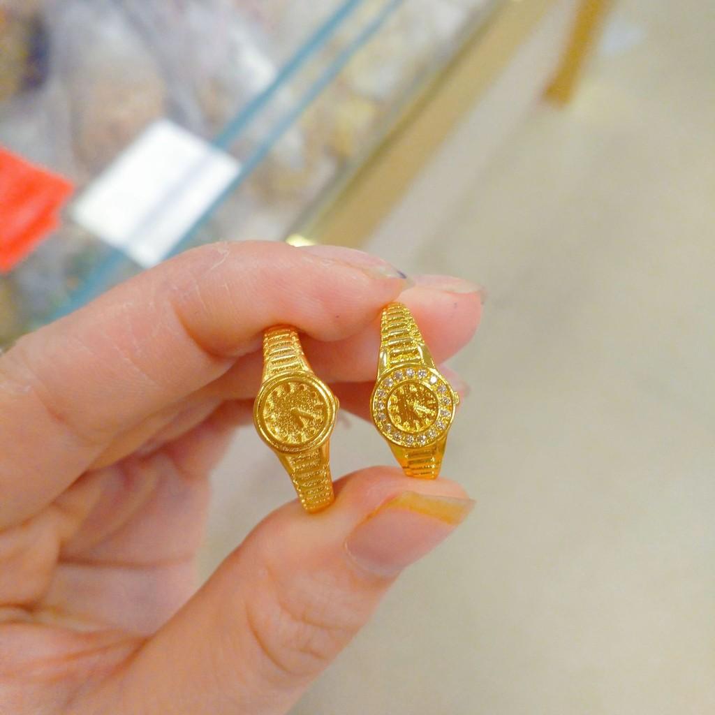 

Стильное медное регулируемое кольцо с золотым покрытием, выполненное в элегантном дизайне золотых часов 520