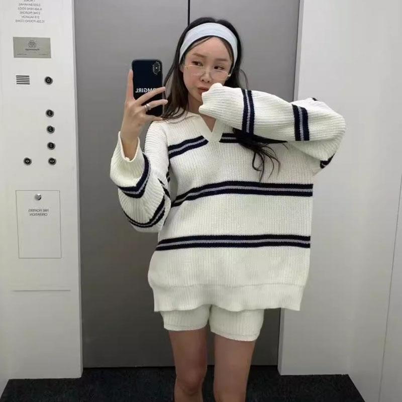 

Autumn and winter new loose fashion retro lapel striped thick knit sweater + casual shorts two-piece simple temperament one size fits all белый