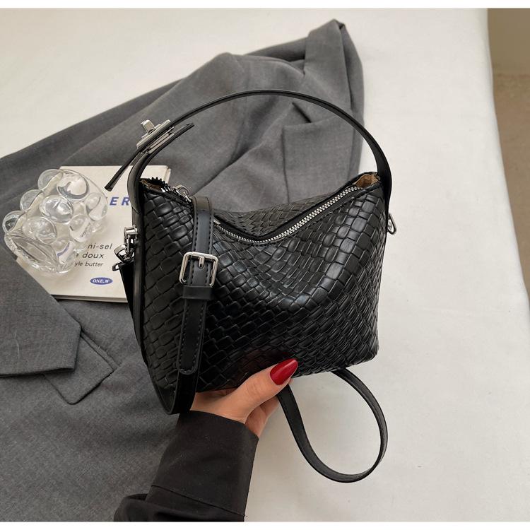 

Fashion woven portable small bag women s 2025 new retro high-end commuter bag versatile shoulder messenger bag tide