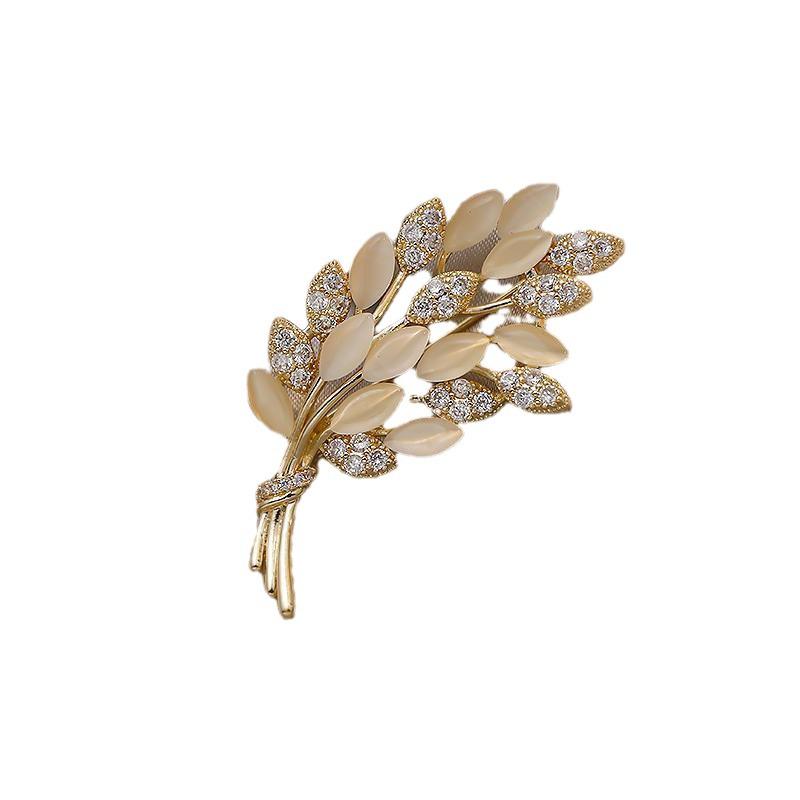 Elegant Pearl Brooch for Women's Suits - High-End Jewelry Pin