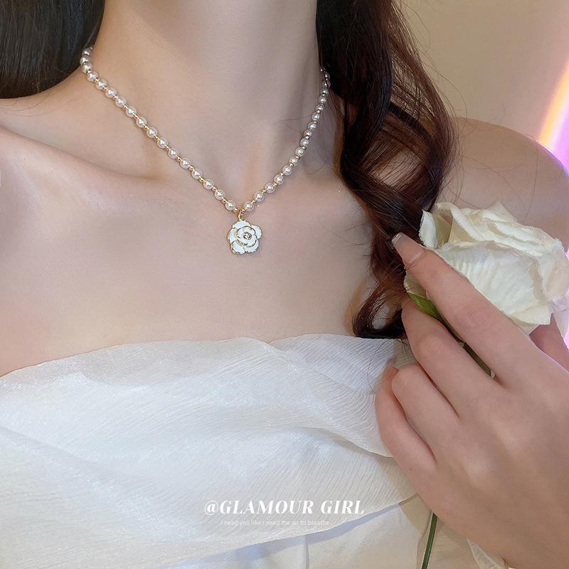 Collana a Clavicola con Nappa di Perle e Farfalla in Stile Coreano