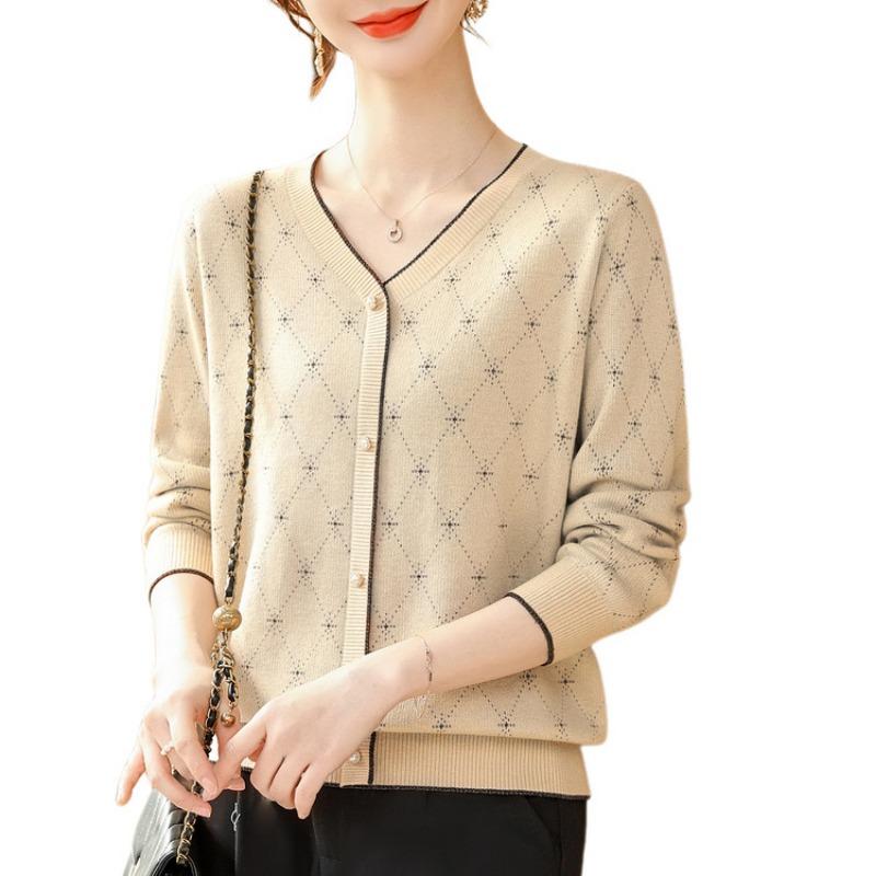 New Middle-aged and Elderly Women's Loose Large Size Spring and Autumn Thin Sweater Mother Autumn Fashion Knitted Sweater Base