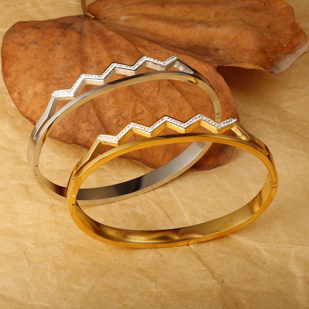 

18K Electroplated Ocean Style Bracelet with Rhinestone Wave & Zircon Crown Design