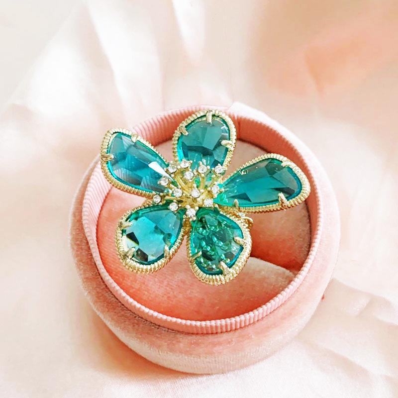 Exaggerated Crystal Flower Ring with Feminine Charm Fashionable Open Ring Design Index Finger Ring