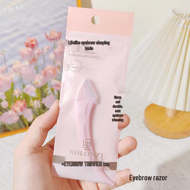 

Набор для придания формы бровям-полумесяцам: Включает расческу, бритву с микрозащитой, триммер и инструменты для придания формы.