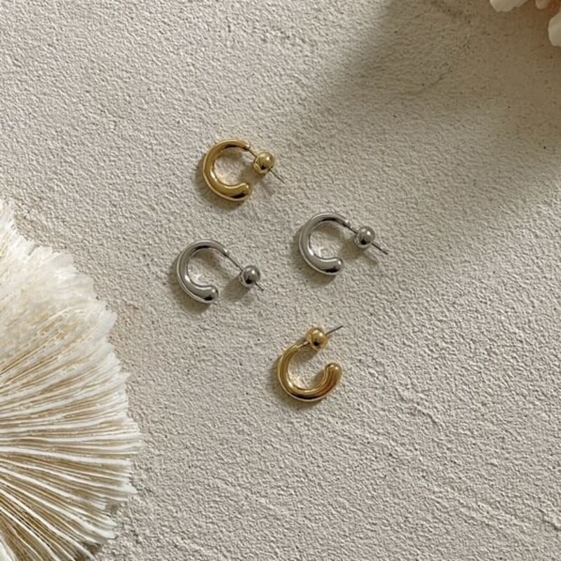 THE BORING Open Silver Earrings