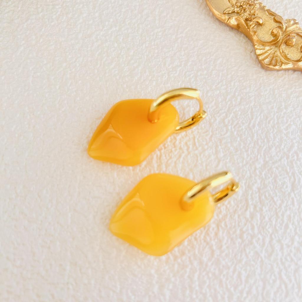 2024 Retro Pink Irregular Glass Earrings: Chic, Versatile, Luxury Dangle Ear Hooks with Light Luxury and Noble Fashion Appeal