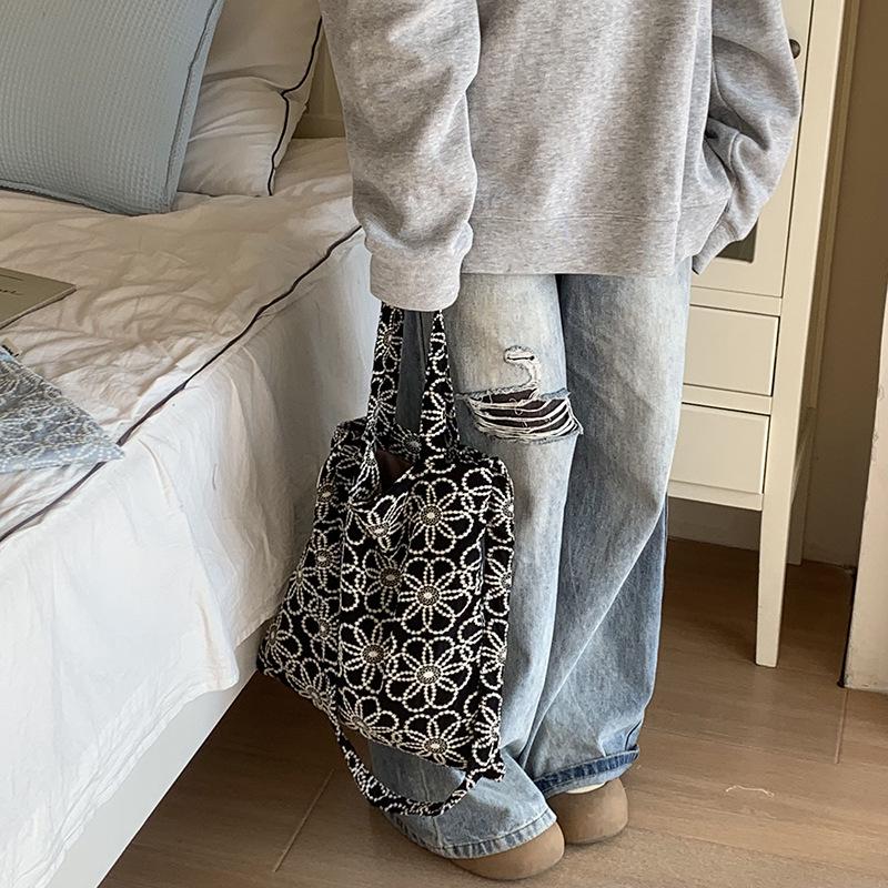 

Women s Floral Embroidered Crossbody Bag - Small, Versatile Shoulder Handbag for Everyday Use небо/синій