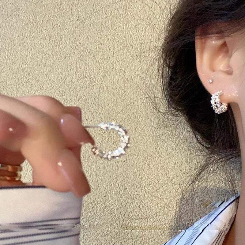 Double-layer Broken Silver C-shaped Fringed Stud Earrings Niche Fashion Cold Wind Earrings Light Luxury High-end Earrings Women