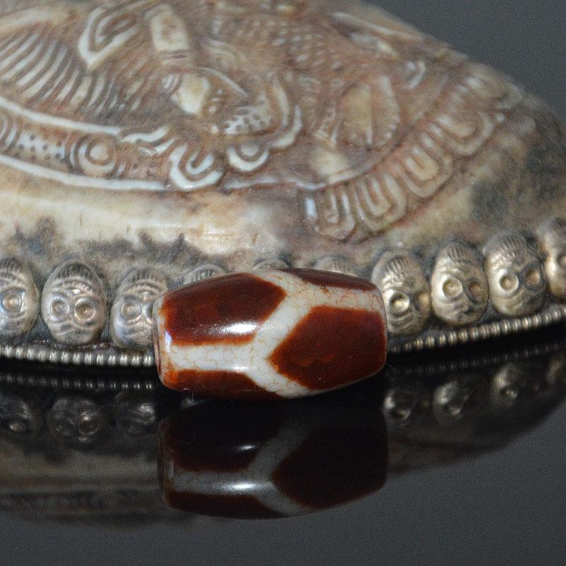 Tibetan Dragon Pattern Bloodshot Dzi Bead Pendant