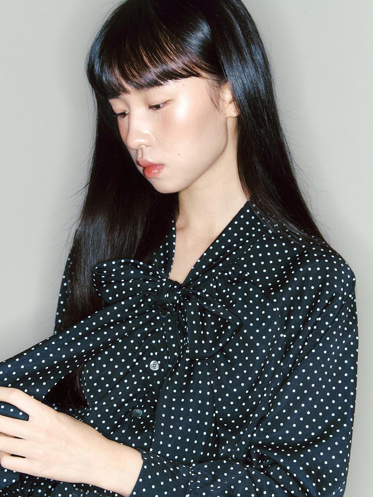 GANISONG Dot Ribbon Tie Blouse_Black