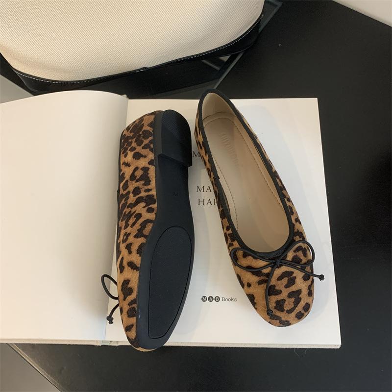 Evening wind gentle bow shallow mouth flat shoes retro suede grandma shoes 2025 autumn and winter Korean version single shoes women