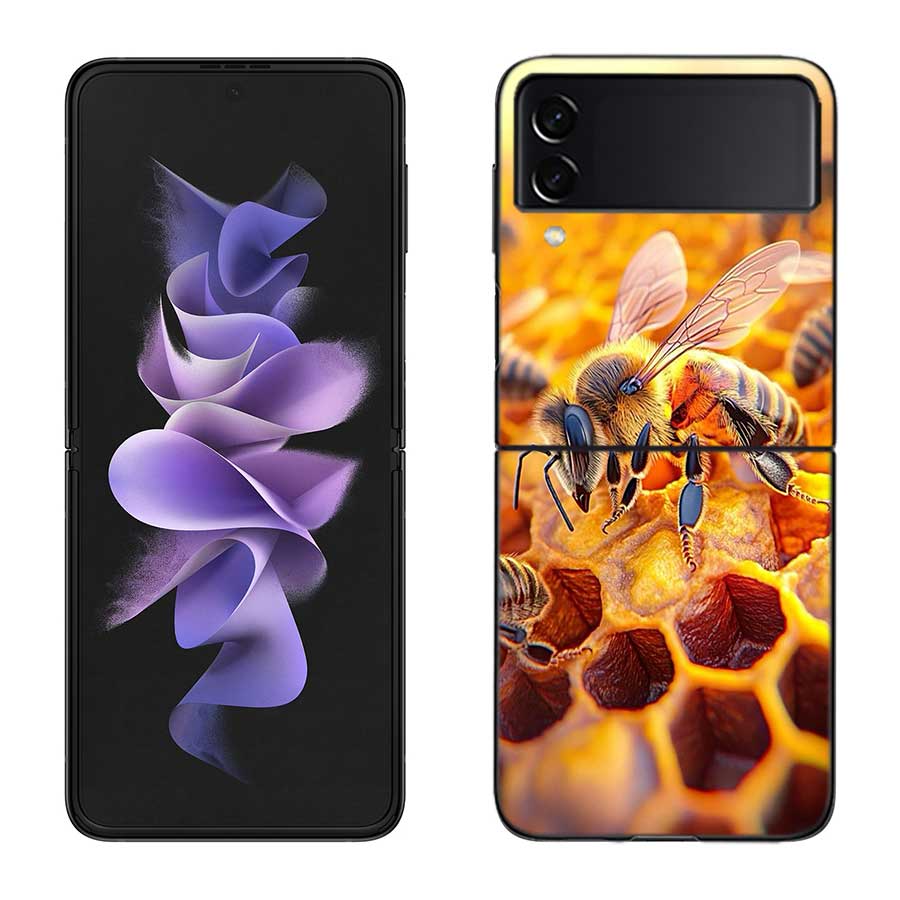 Bees and Honey in the Honeycomb Phone Case For Samsung Z Flip 7 6 5G Galaxy Z Flip 5 4 3 Black Hard Cell Cover Luxury PC Shell