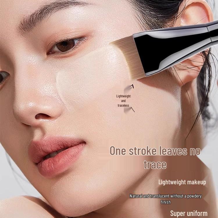 Crescent-shaped Flat Foundation Brush: Non-absorbent, Traceless Application, Lightweight Design