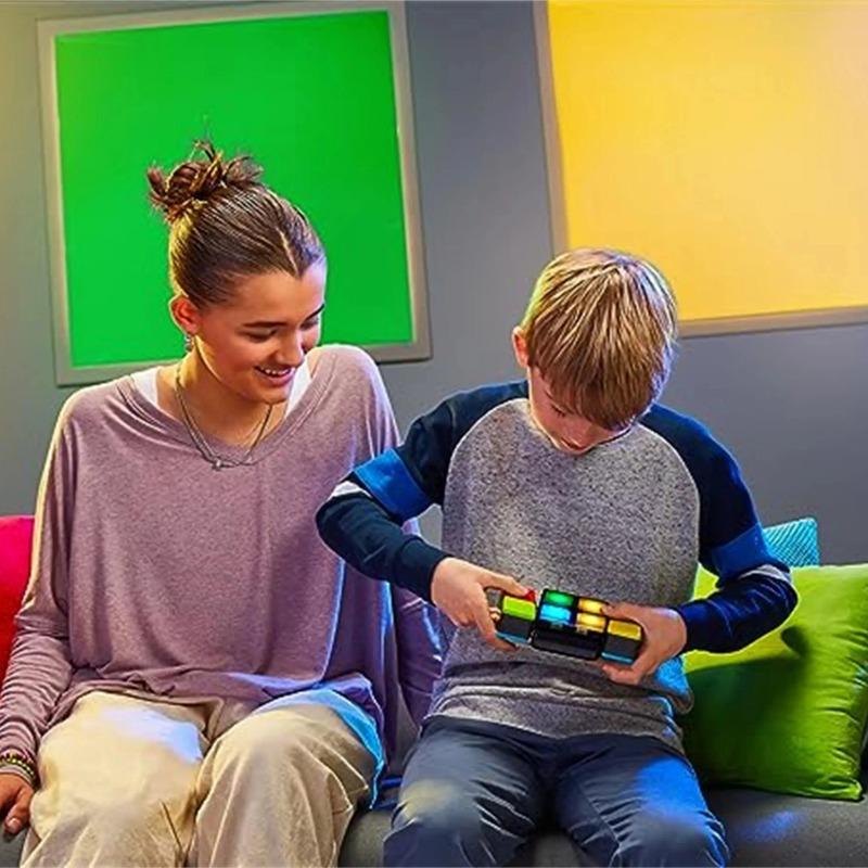 Gra Flipslide, Elektroniczna gra ręczna | Przewracaj, przesuwaj i dopasowuj kolory, aby pokonać zegar - 4 tryby gry - Wielokrotna gra