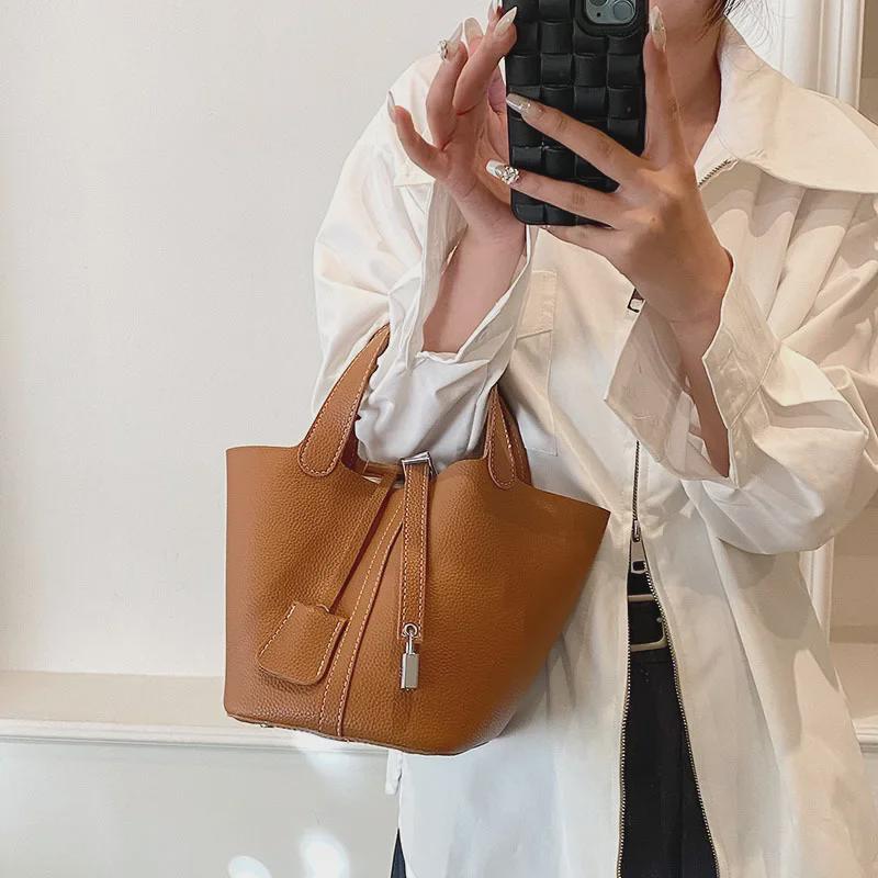Fashion 2023 Women's Retro Basket & Bucket Bag: Niche, High-End, Simple Design Handbag