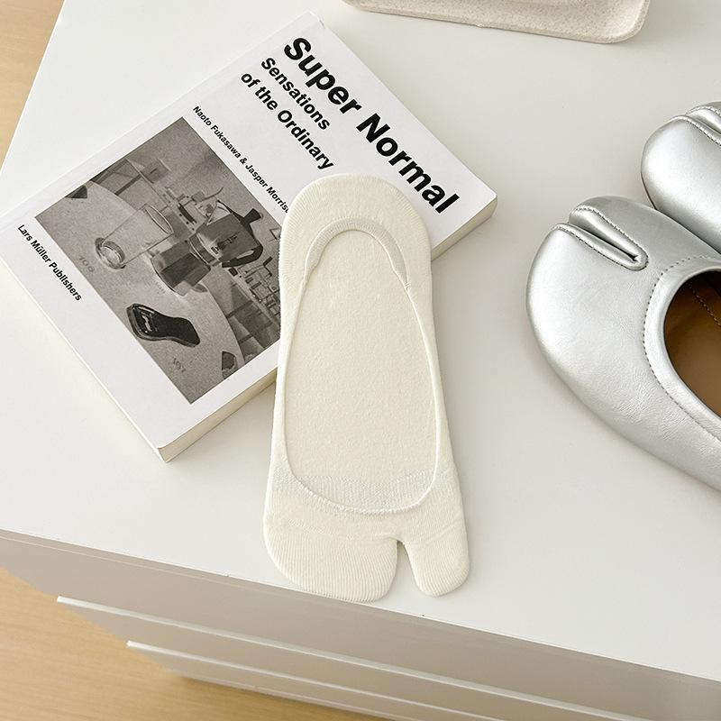 Two-toe Summer Lightweight Boat Socks with Separate Toes, Shallow Opening, Invisible Design, Summer Silicone Anti-slip Cotton Socks