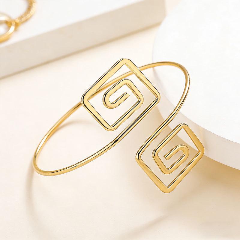 European & American Fashion Geometric Spiral Arm Ring - Simple, Stylish Hand Jewelry