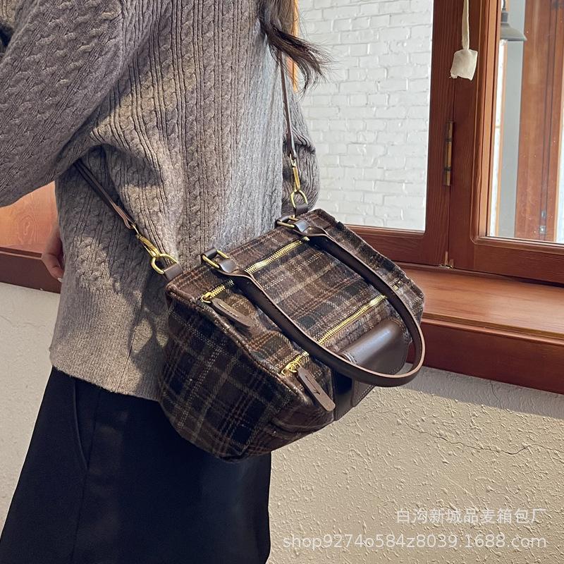 Premium Texture Fashionable Plaid Portable Small Bag Women's 2025 New Trendy Personality Versatile Single Shoulder Messenger Small Square Bag