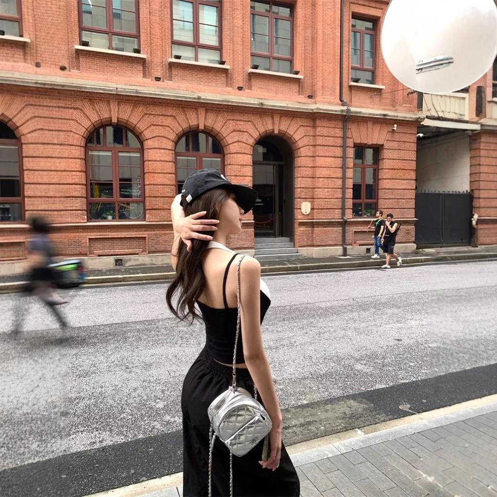 Black and white contrasting colors fake two-piece neck sling vest women's summer sleeveless chest pad with sweet hot girl top outside