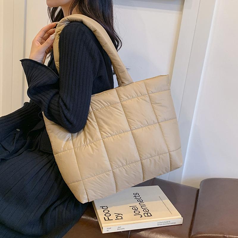 Solid Color Simple and Fashionable Cotton Clothing Bag, Stylish Handbag, Winter New Korean Version, Shoulder and Armpit Tote Bag