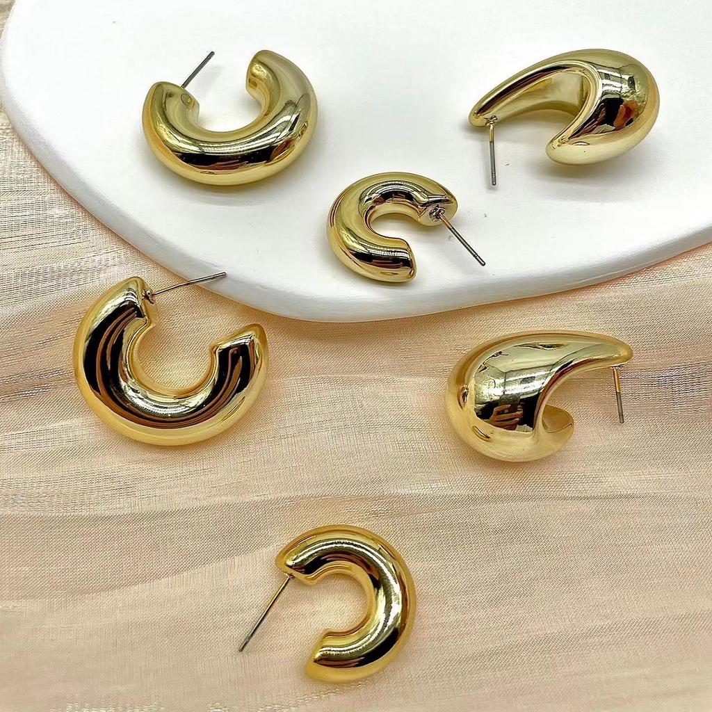 Boucles d'oreilles puces géométriques lisses tendance en forme de C, boucles d'oreilles classiques en forme de goutte d'eau, charme féminin quotidien polyvalent en zircon