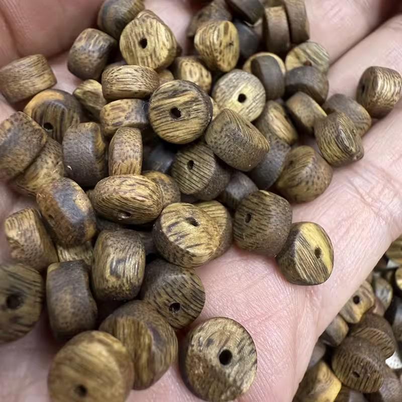 

Браслет из натуральных бусин агарового дерева с разделителями — буддийский аксессуар для DIY