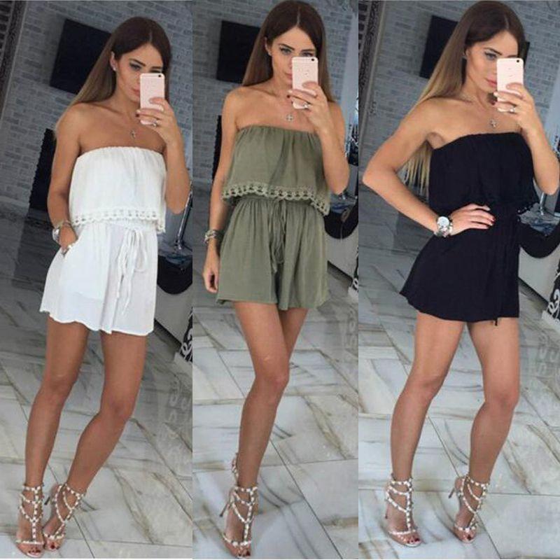 Elegante Mono de Mujer con Pantalones Cortos de Hojas Para un Look Chic de Verano