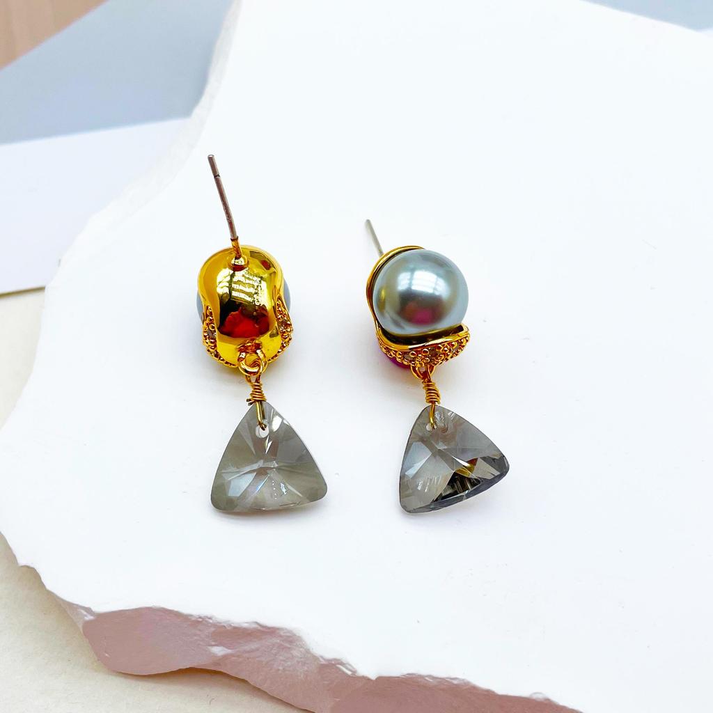 Elegant Pearl and Crystal Tassel Earrings - Exquisite Silver Needle Jewelry for Women