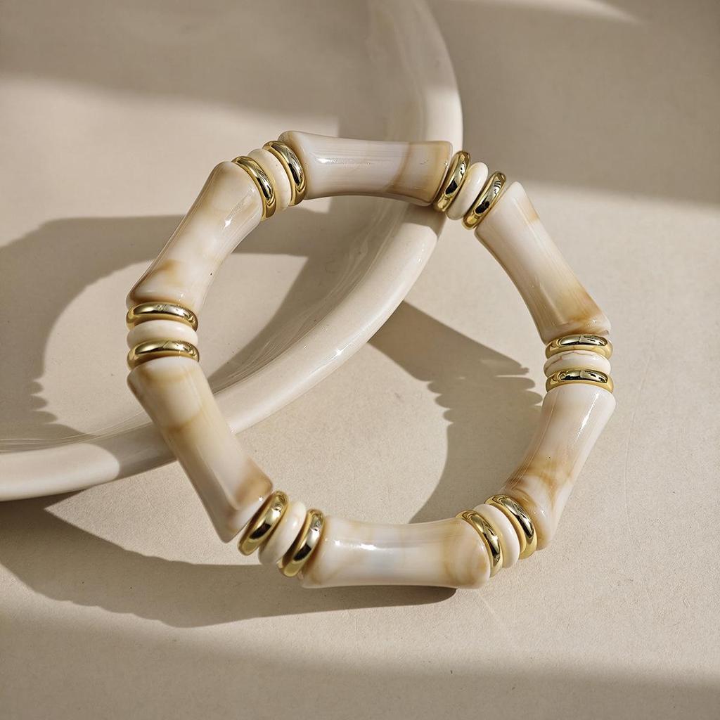 Bracciale Curvo Stile Bambù Gradiente Cinese: Design di anello a mano colorato, unico e retrò.