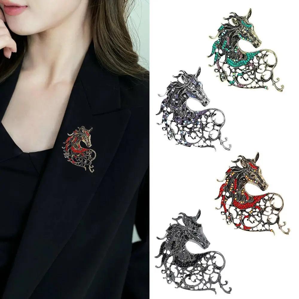 Hollow Out Rhinestone Horse Head Brooches Vintage Metal Badge Pin New Year Gifts